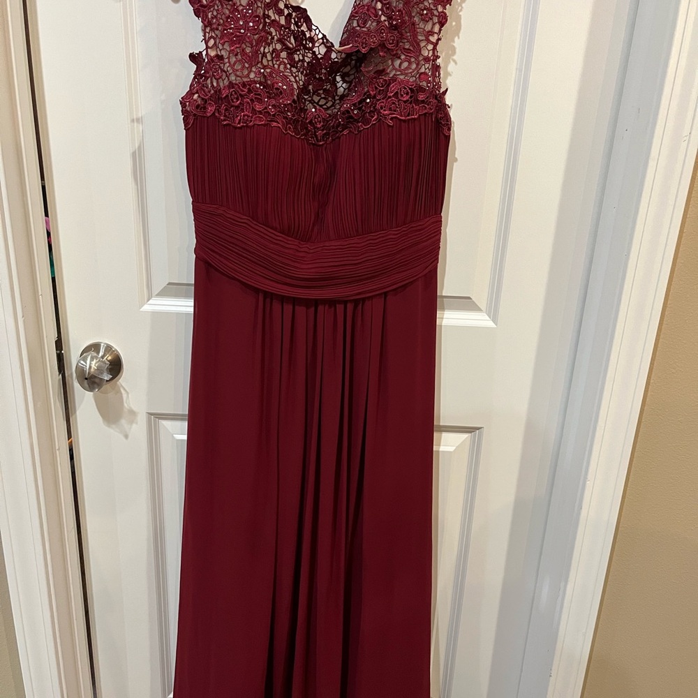Elegant Burgundy Lace Evening Dress